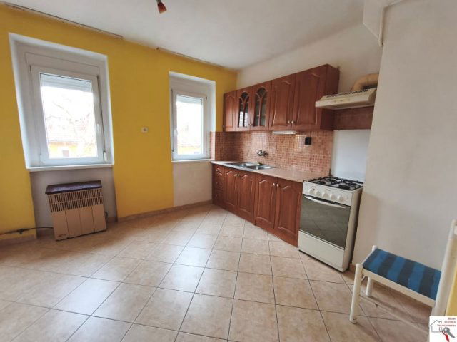 Eladó téglalakás, Pécsett 39.9 M Ft, 1 szobás