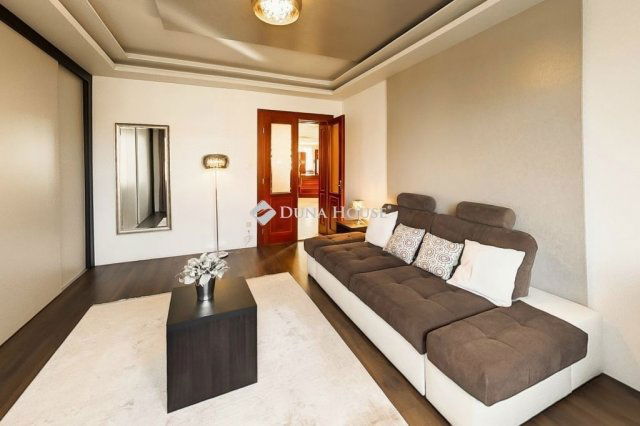 Eladó családi ház, Kiskőrösön 150 M Ft, 6 szobás