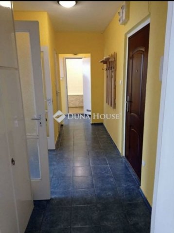 Eladó panellakás, Szentlőrincen 36.5 M Ft, 3 szobás