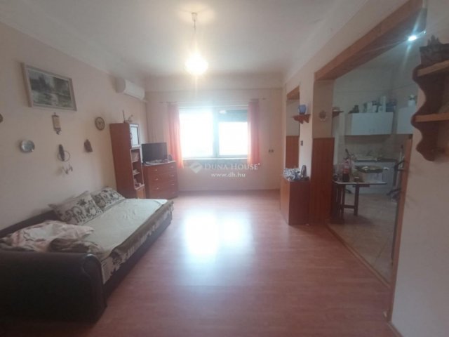 Eladó téglalakás, Kecskeméten 27 M Ft, 1 szobás