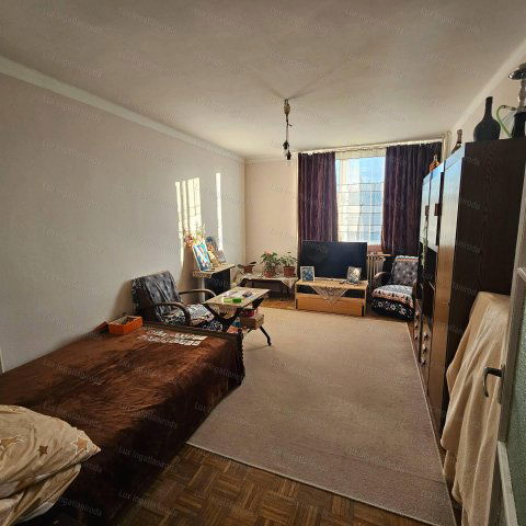 Eladó téglalakás, Oroszlányban 31 M Ft, 2+1 szobás