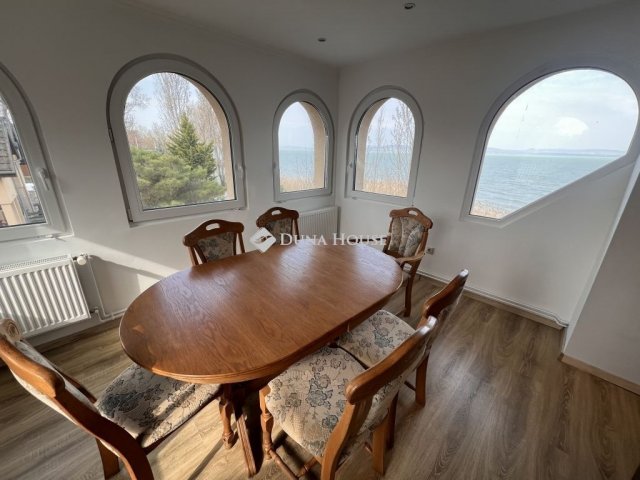 Eladó családi ház, Balatonszemesen 650 M Ft, 11 szobás