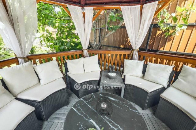 Eladó családi ház, Nagykőrösön 125 M Ft, 7 szobás