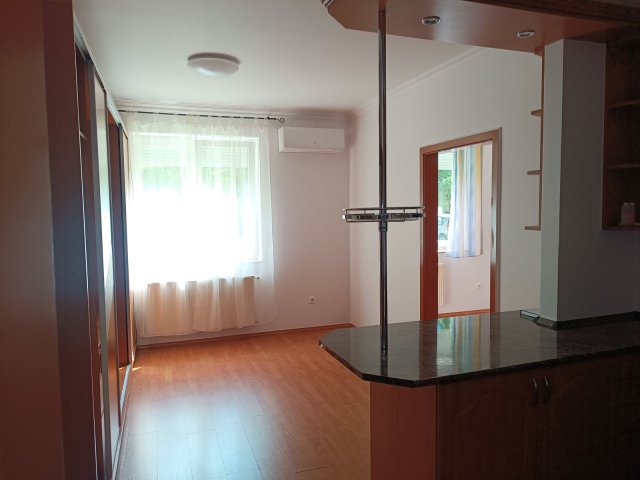 Kiadó téglalakás, albérlet, Ajkán, Tölgyfa utcában