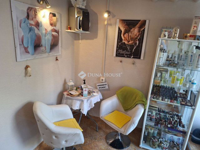 Eladó üzlethelyiség, Kecskeméten 23.9 M Ft