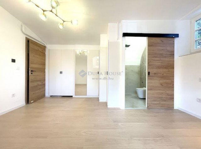 Eladó téglalakás, Pécsett 67.9 M Ft, 3 szobás