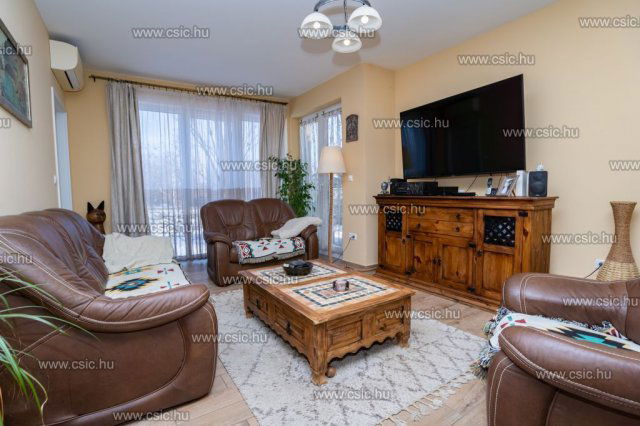 Eladó téglalakás, Szentendrén 165 M Ft, 4 szobás