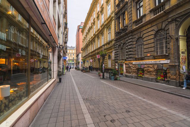 Eladó téglalakás, Budapesten, VII. kerületben 67.5 M Ft