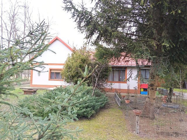 Eladó családi ház, Csemőn 89 M Ft, 4 szobás