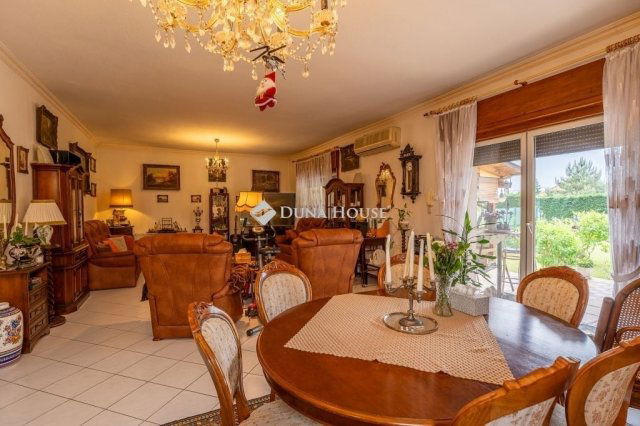 Eladó családi ház, Kistarcsán 165.9 M Ft, 4 szobás