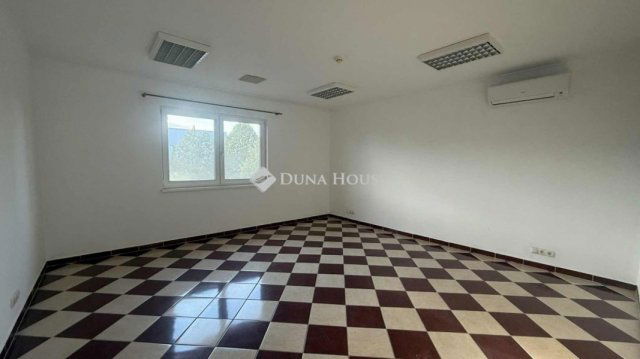 Eladó családi ház, Szombathelyen 275 M Ft, 1 szobás