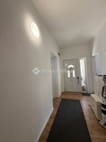 Eladó családi ház, Vecsésen 129.999 M Ft, 6 szobás
