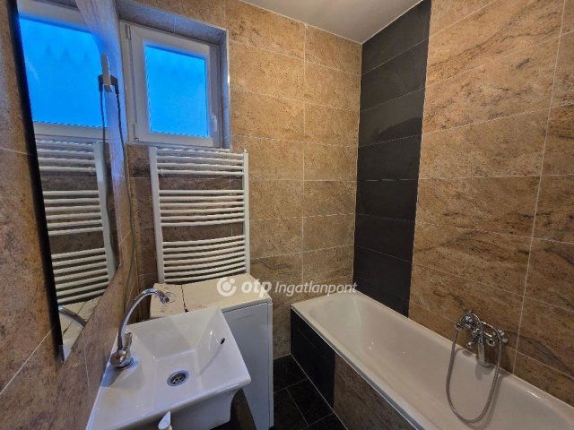 Eladó téglalakás, Szentesen 30 M Ft, 1 szobás