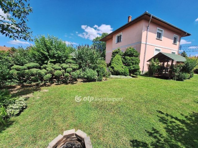 Eladó családi ház, Szigetszentmiklóson 149.9 M Ft, 6+1 szobás