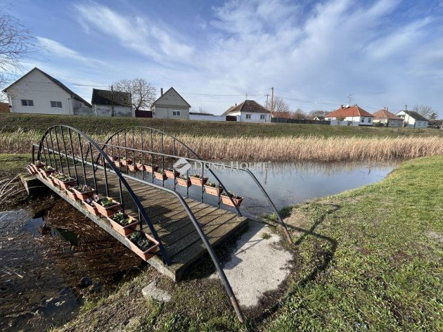 Eladó családi ház, Szeremlén 18 M Ft, 2 szobás