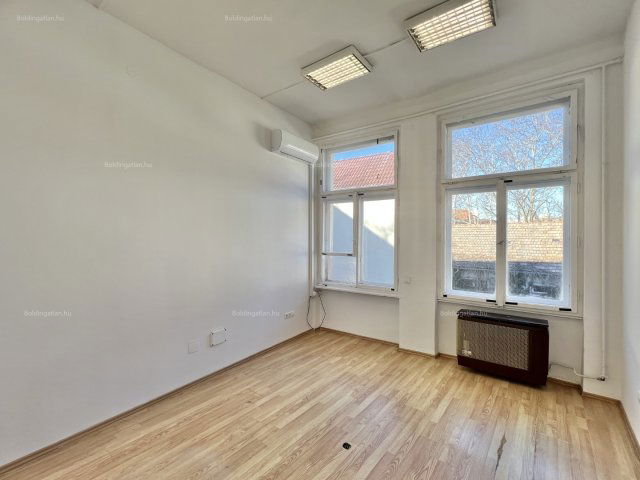 Kiadó iroda, Kaposváron, Fő utcában 47 E Ft / hó, 1 szobás