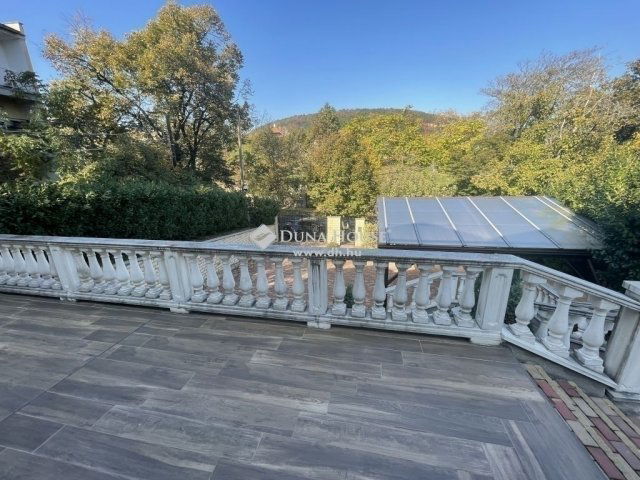 Eladó családi ház, Budapesten, II. kerületben 418.95 M Ft