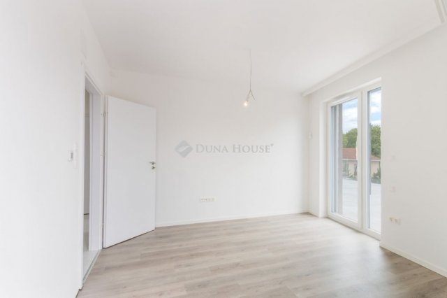 Eladó téglalakás, Balatonföldváron 199 M Ft, 3 szobás