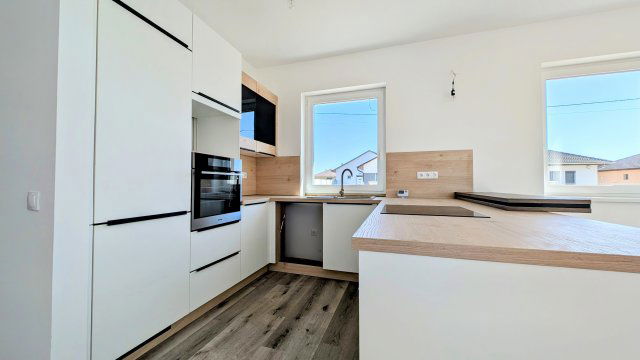 Eladó családi ház, Kecskeméten 102 M Ft, 4 szobás