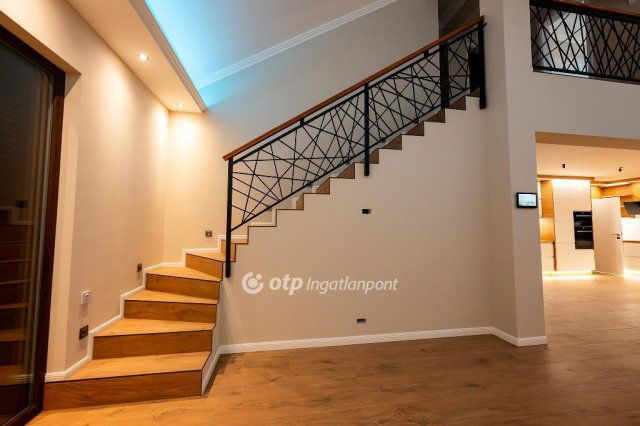 Eladó családi ház, Üllőn 184.6 M Ft, 4 szobás