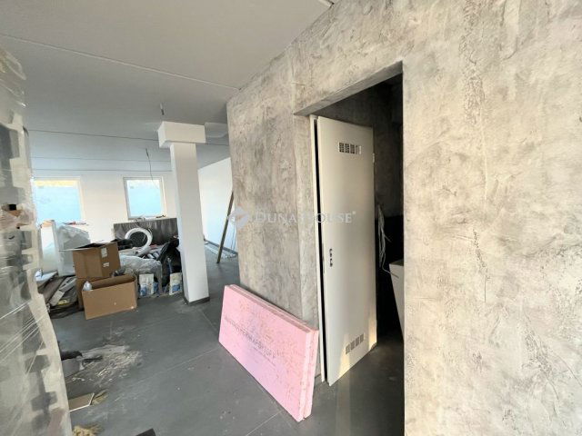 Kiadó üzlethelyiség, Szombathelyen, Síp utcában 300 E Ft / hó