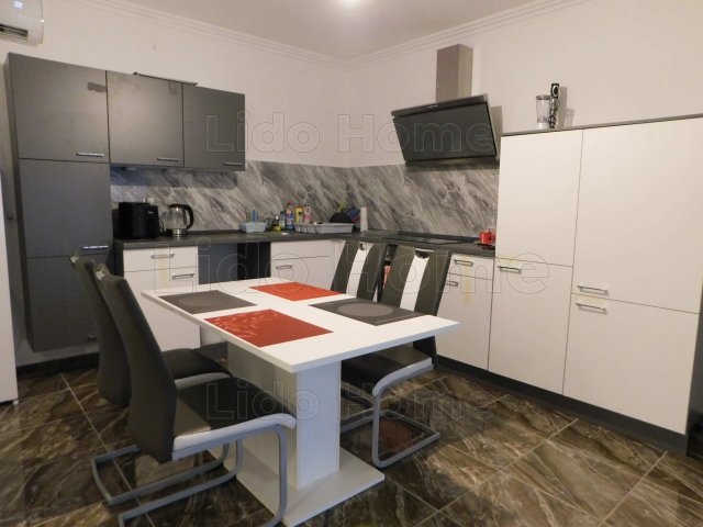 Eladó családi ház, Dombóváron 39.7 M Ft, 2 szobás