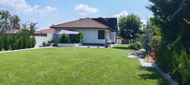 Eladó családi ház, Győrött 220 M Ft, 5 szobás