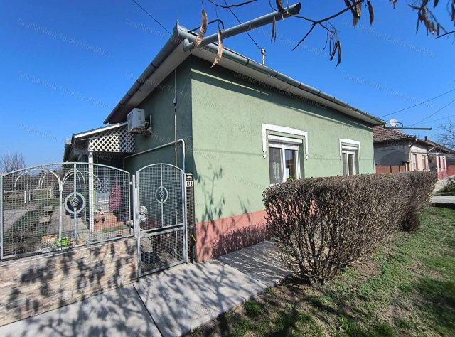 Eladó családi ház, Törökszentmiklóson 39.8 M Ft, 3 szobás