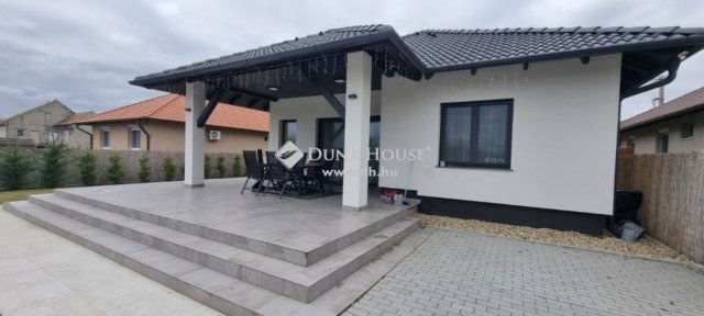 Eladó családi ház, Monoron 199.99 M Ft, 5 szobás