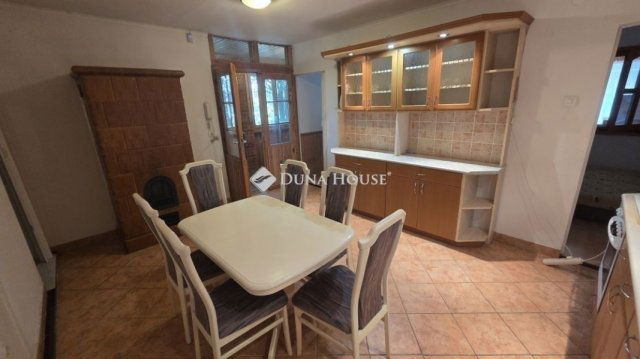 Eladó családi ház, Vácon 88 M Ft, 1 szobás