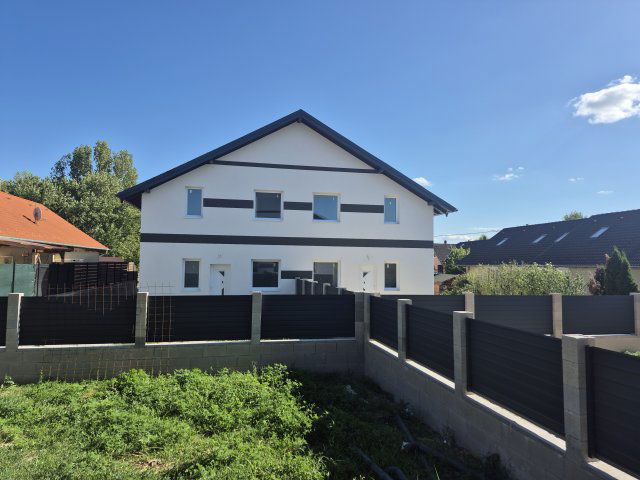 Eladó sorház, Szigetszentmártonban 53.9 M Ft, 4 szobás