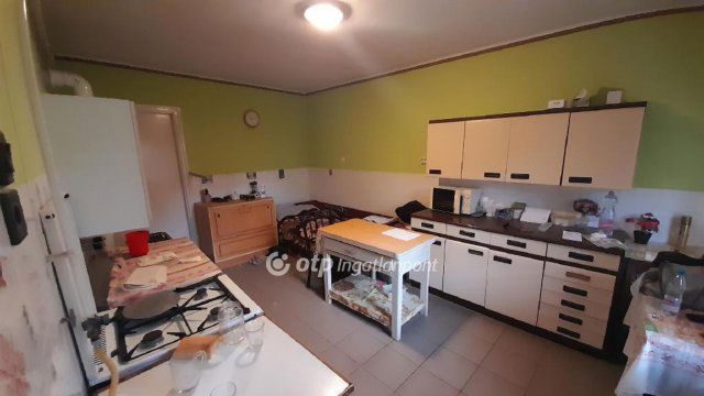 Eladó családi ház, Verpeléten 17 M Ft, 4 szobás