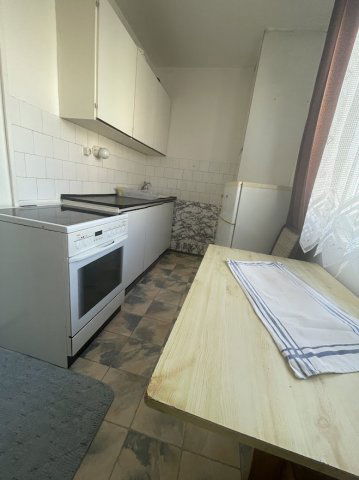 Kiadó panellakás, albérlet, Tatabányán 130 E Ft / hó, 1 szobás