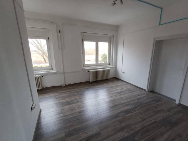 Kiadó iroda, Solymáron 65 E Ft / hó / költözzbe.hu