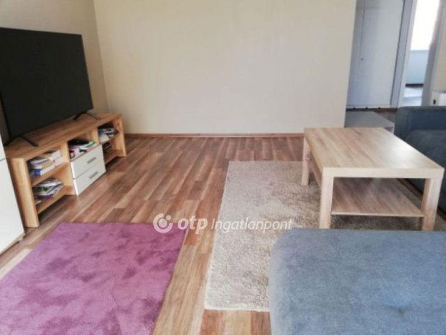 Eladó panellakás, Szigetszentmiklóson 61.9 M Ft, 1+2 szobás