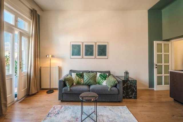 Kiadó téglalakás, albérlet, V. kerületben, Akadémia utcában