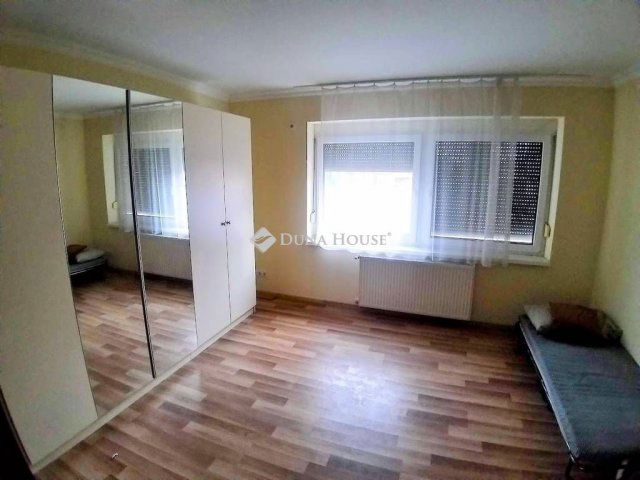 Eladó családi ház, Szigetszentmiklóson 399.9 M Ft, 6 szobás