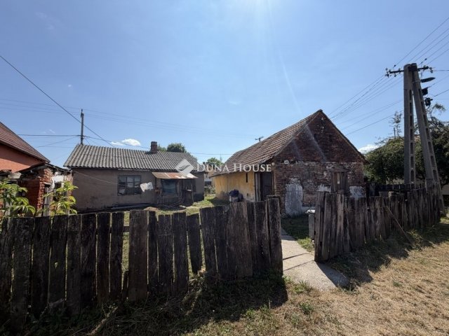 Eladó családi ház, Szigetváron 12.5 M Ft, 2 szobás