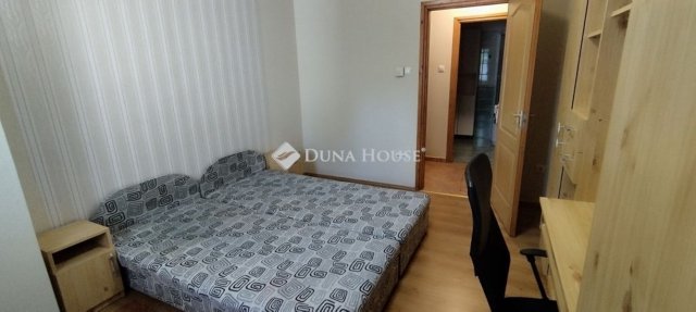 Eladó téglalakás, Szegeden 63 M Ft, 2 szobás
