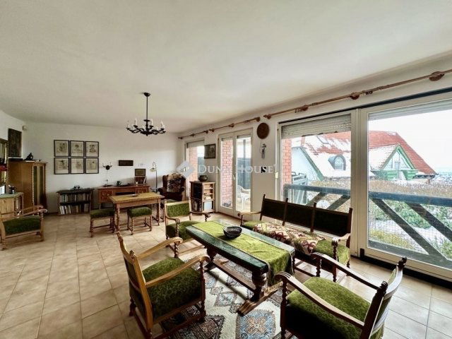 Eladó téglalakás, Pécsett 109 M Ft, 4 szobás