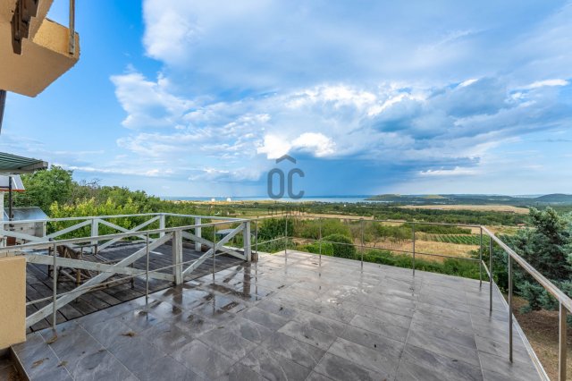 Eladó ikerház, Balatonfüreden 128 M Ft, 3 szobás
