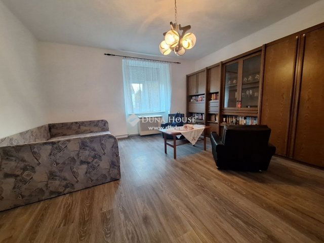 Eladó családi ház, Pápocon 19.5 M Ft, 3 szobás