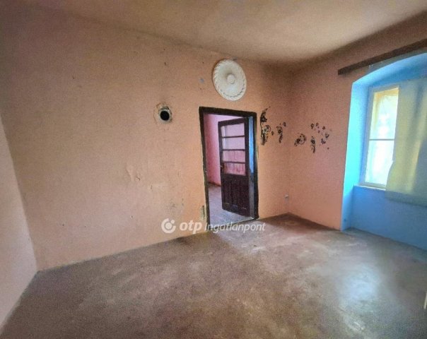 Eladó családi ház, Cecén 15.9 M Ft, 2+1 szobás