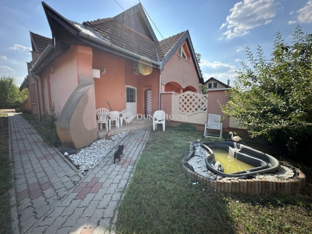 Eladó családi ház, Cegléden 109 M Ft, 5 szobás