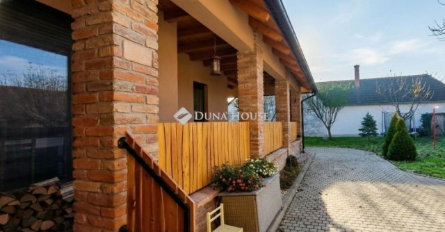 Eladó családi ház, Szigetváron 117 M Ft, 4 szobás