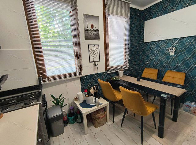 Eladó panellakás, Törökszentmiklóson 28.7 M Ft, 2+1 szobás