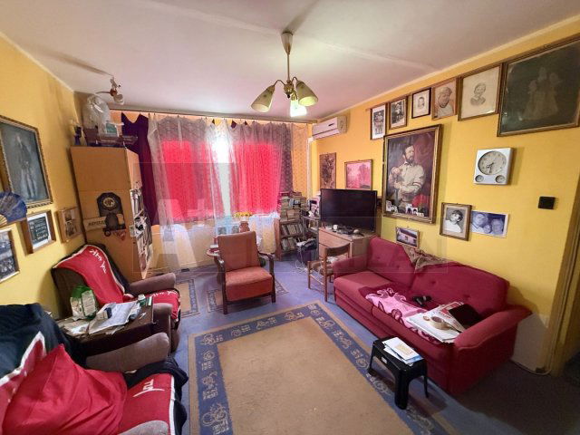 Eladó panellakás, Szegeden 41.5 M Ft, 2 szobás