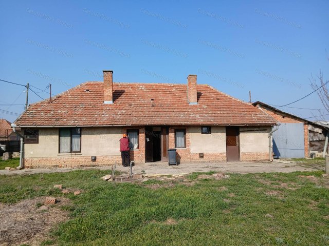 Eladó családi ház, Tiszaföldváron 12 M Ft, 3 szobás