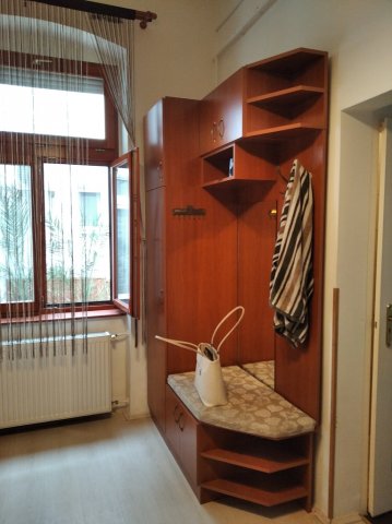 Kiadó téglalakás, albérlet, Pécsett 220 E Ft / hó, 3 szobás