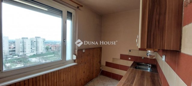 Eladó panellakás, Tatabányán 39.9 M Ft, 3 szobás